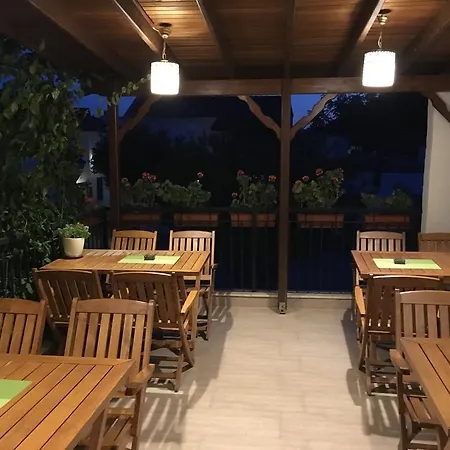 Pensión Gulser Konuk Evi Siğacık